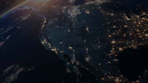 Pemandangan jaringan energi listrik Amerika Utara dari atas langit